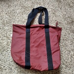 Rains tote maroon bag